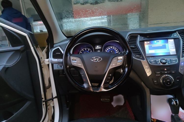 Used Hyundai Santa Fe 2015 2.0T Automatic Two-Wheel Drive Smart Version 5 Seats Steering Wheel