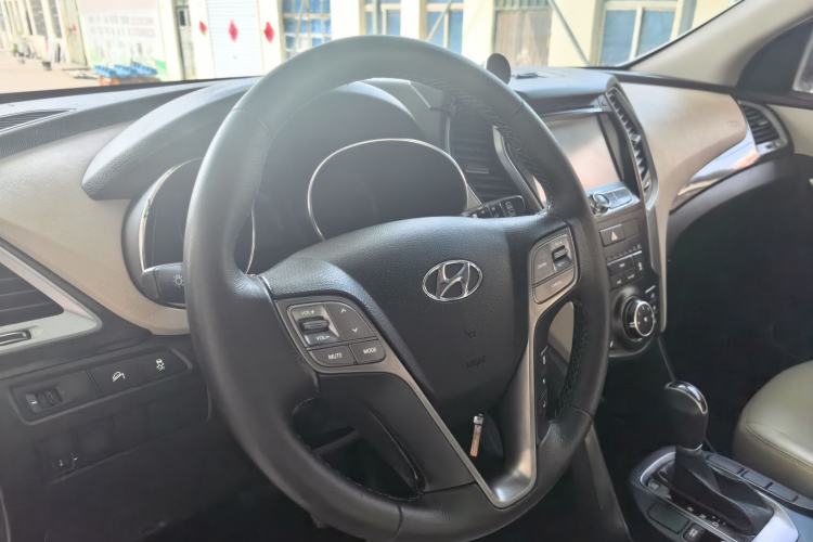 Used Hyundai Santa Fe 2015 2.4L Automatic Two-Wheel Drive Comfort Edition 5 Seats Steering Wheel