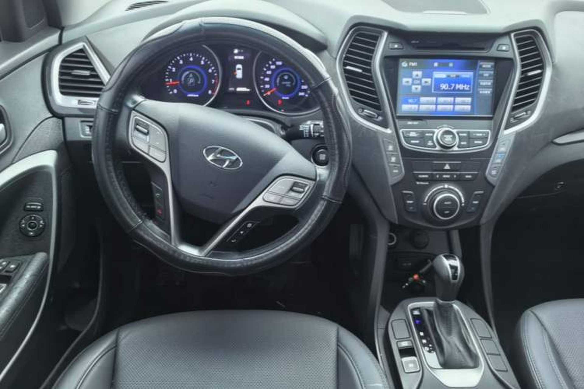 Used Hyundai Santa Fe 2015 2.0T Automatic 4x4 Smart 7-Seater Steering Wheel