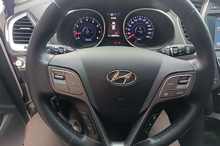 Used Hyundai Santa Fe 2015 2.0T Automatic 4x4 Smart 7-Seater Steering Wheel