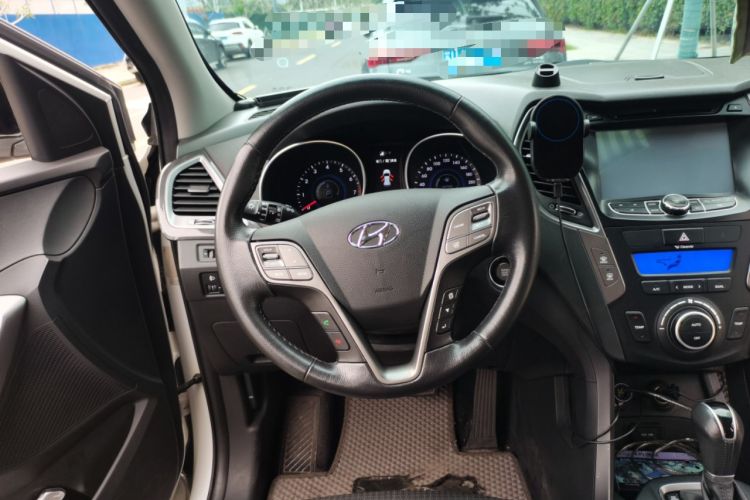 Used Hyundai Santa Fe 2015 2.4L Automatic Two-Wheel Drive Smart Version 5 Seats Steering Wheel
