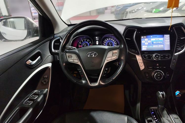 Used Hyundai Santa Fe 2015 2.4L Automatic Two-Wheel Drive Smart Version 5 Seats Steering Wheel