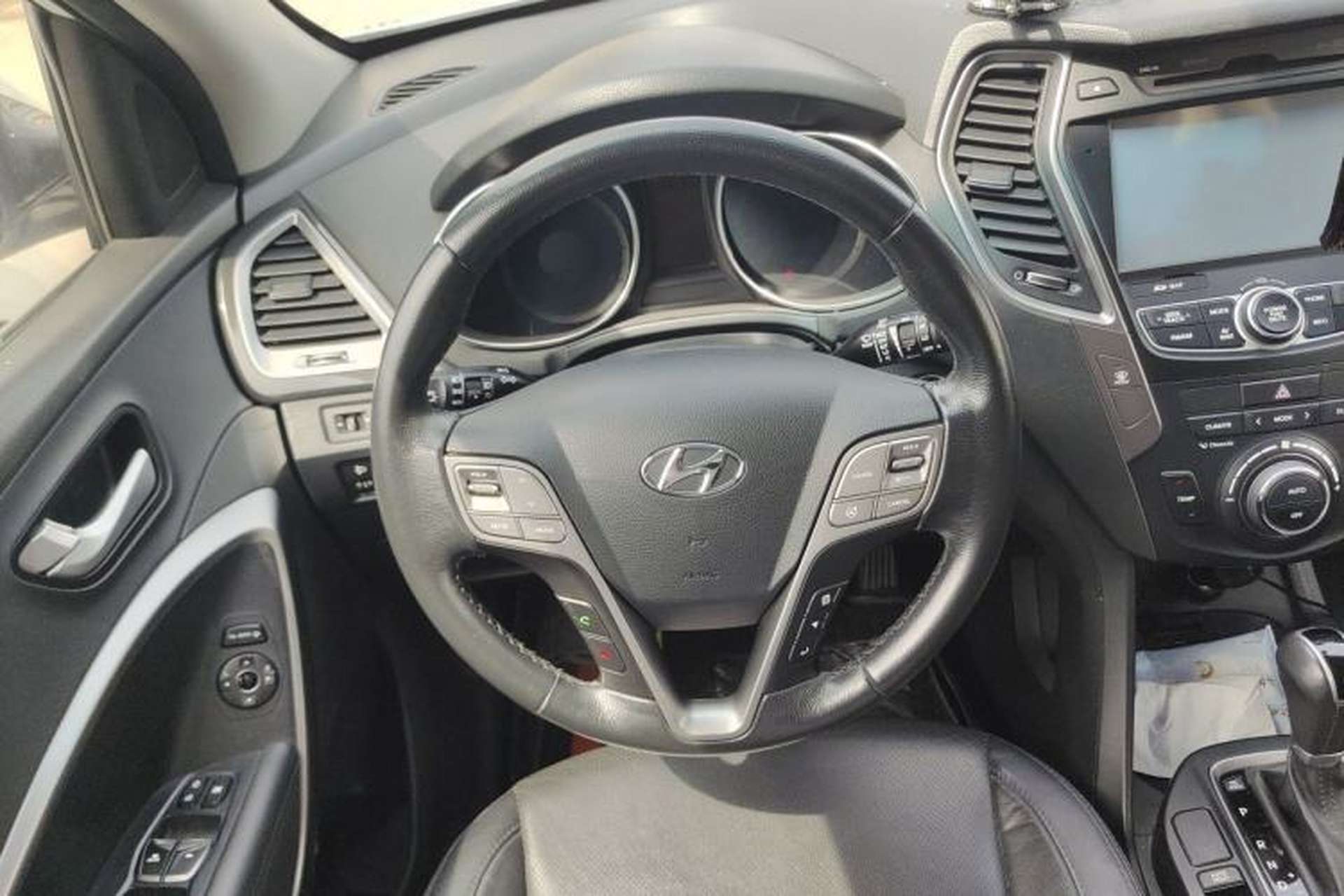 Used Hyundai Santa Fe 2015 2.0T Automatic Two-Wheel Drive Smart Version 5 Seats Steering Wheel