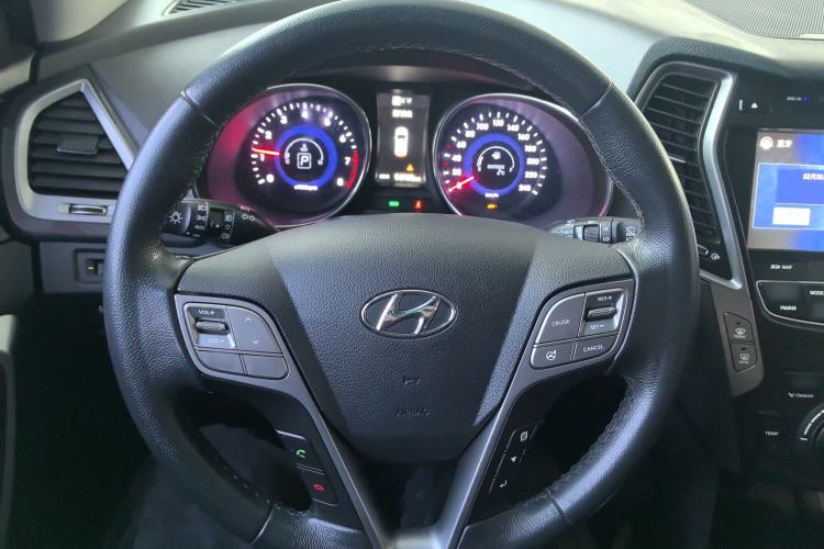 Used Hyundai Santa Fe 2015 2.0T Automatic All-Wheel Drive Smart Version 5 Seats Steering Wheel