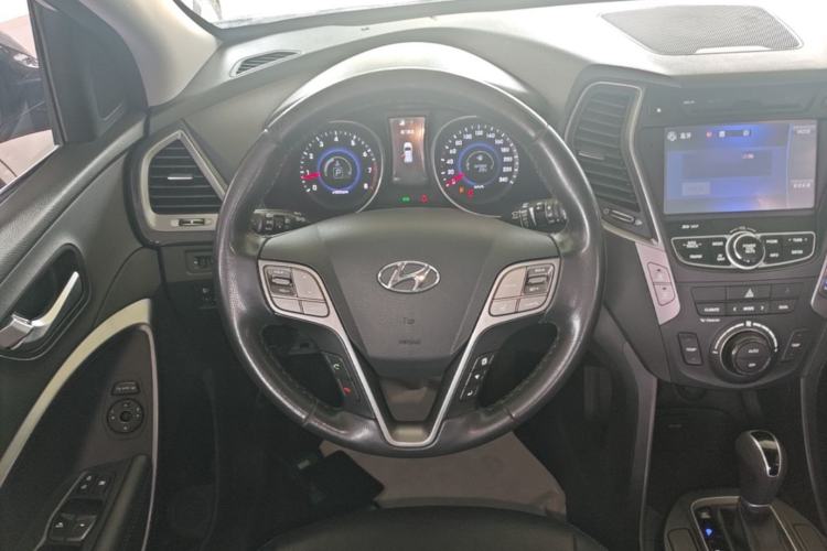 Used Hyundai Santa Fe 2015 2.0T Automatic Two-Wheel Drive Smart Version 5 Seats Steering Wheel