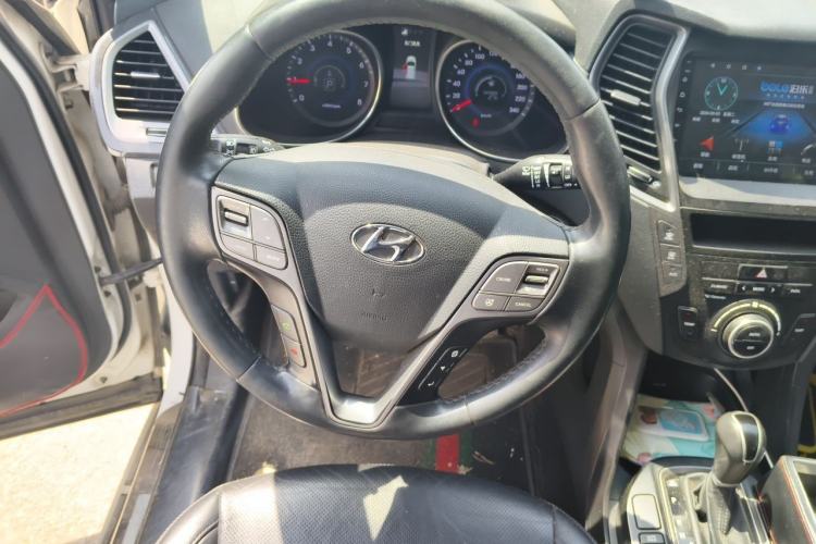 Used Hyundai Santa Fe 2015 2.0T Automatic 4x4 Smart 7-Seater Steering Wheel