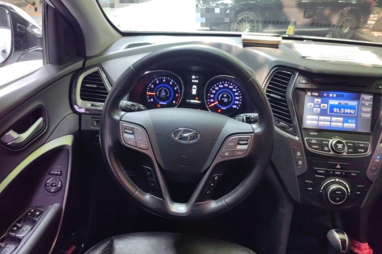 Used Hyundai Santa Fe 2015 2.0T Automatic Two-Wheel Drive Smart Version 5 Seats Steering Wheel