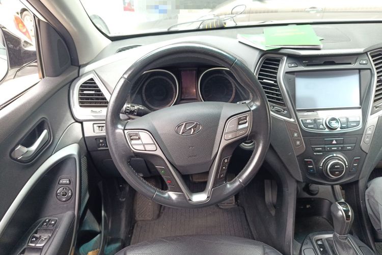 Used Hyundai Santa Fe 2015 2.0T Automatic All-Wheel Drive Smart Version 5 Seats Steering Wheel