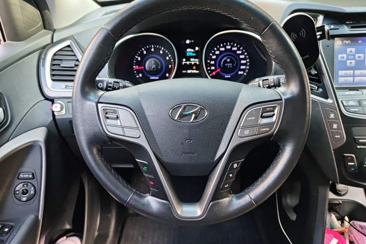 Used Hyundai Santa Fe 2015 2.0T Automatic 4x4 Smart 7-Seater Steering Wheel