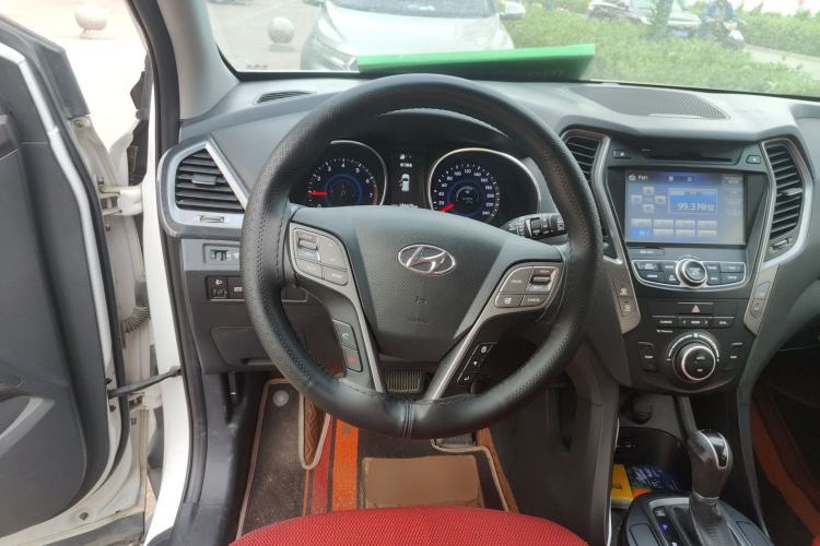 Used Hyundai Santa Fe 2015 2.0T Automatic Two-Wheel Drive Smart Version 5 Seats Steering Wheel