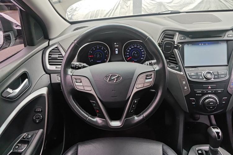 Used Hyundai Santa Fe 2015 2.0T Automatic Two-Wheel Drive Smart Version 5 Seats Steering Wheel