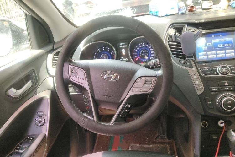 Used Hyundai Santa Fe 2015 2.0T Automatic 4x4 Top-Grade 7-Seater Steering Wheel
