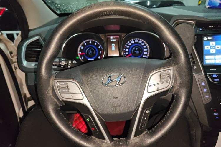 Used Hyundai Santa Fe 2015 2.0T Automatic 4x4 Smart 7-Seater Steering Wheel