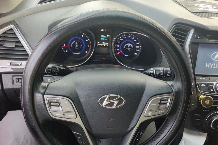 Used Hyundai Santa Fe 2015 2.0T Automatic 4x4 Smart 7-Seater Steering Wheel