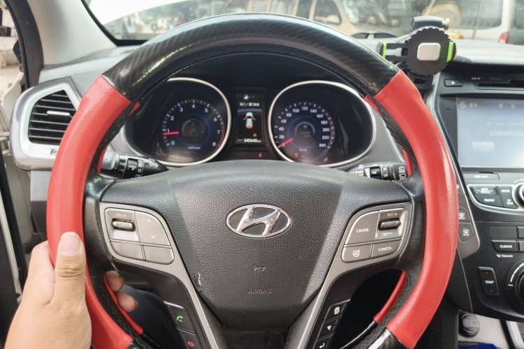 Used Hyundai Santa Fe 2015 2.0T Automatic Two-Wheel Drive Smart Version 5 Seats Steering Wheel