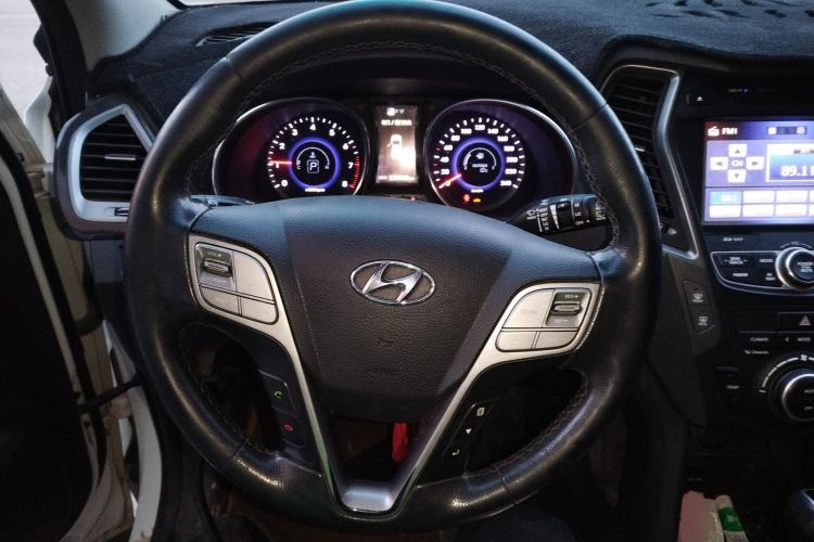 Used Hyundai Santa Fe 2015 2.0T Automatic Two-Wheel Drive Smart Version 5 Seats Steering Wheel