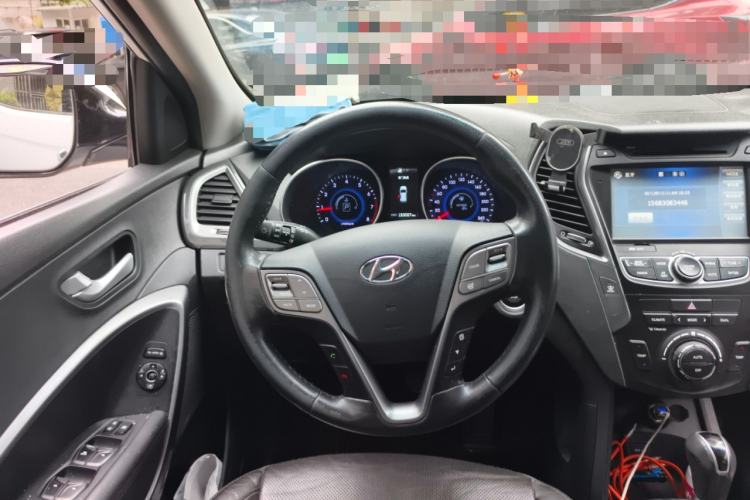 Used Hyundai Santa Fe 2015 2.4L Automatic Two-Wheel Drive Smart Version 5 Seats Steering Wheel