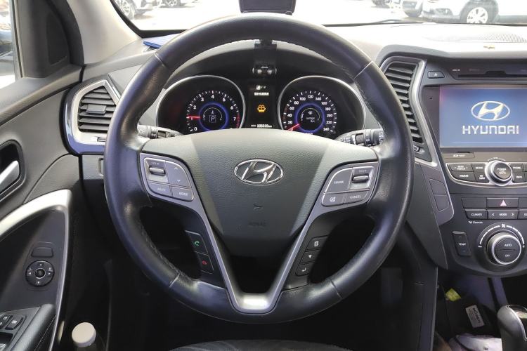 Used Hyundai Santa Fe 2015 2.0T Automatic Two-Wheel Drive Smart Version 5 Seats Steering Wheel