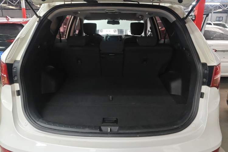Used Hyundai Santa Fe 2015 2.0T Automatic Two-Wheel Drive Comfort Version 5 Seats Trunk