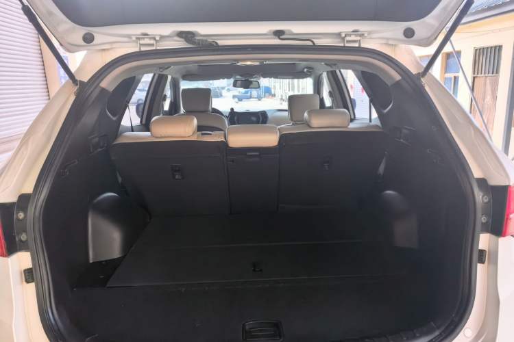 Used Hyundai Santa Fe 2015 2.4L Automatic Two-Wheel Drive Comfort Edition 5 Seats Trunk