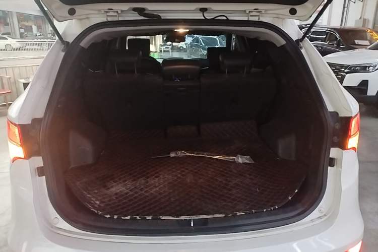 Used Hyundai Santa Fe 2015 2.0T Automatic Two-Wheel Drive Smart Version 5 Seats Trunk