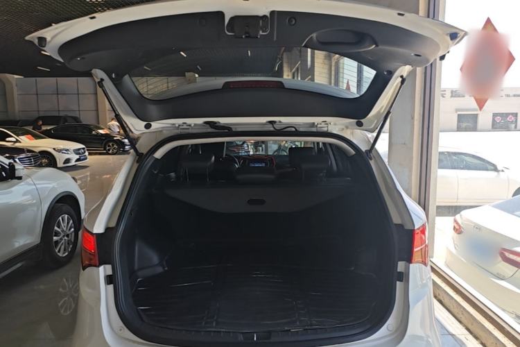 Used Hyundai Santa Fe 2015 2.4L Automatic All-Wheel Drive Smart Version 5 Seats Trunk