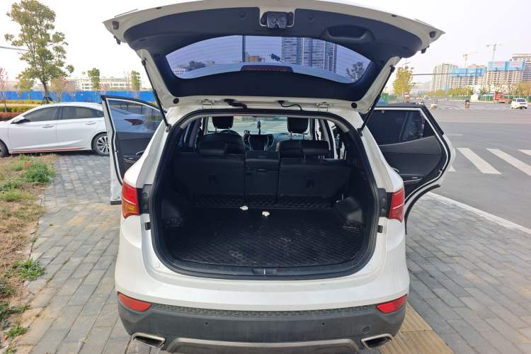 Used Hyundai Santa Fe 2015 2.0T Automatic Two-Wheel Drive Smart Version 5 Seats Trunk