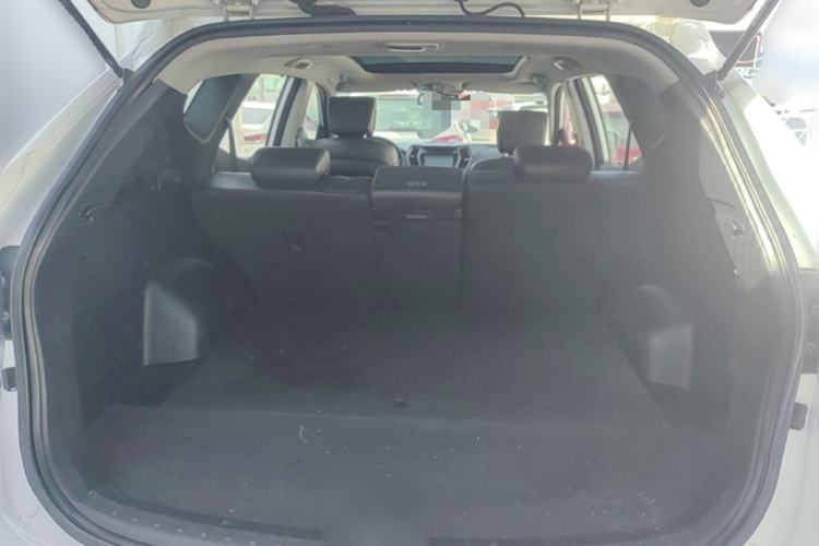 Used Hyundai Santa Fe 2015 2.4L Automatic All-Wheel Drive Smart Version 5 Seats Trunk