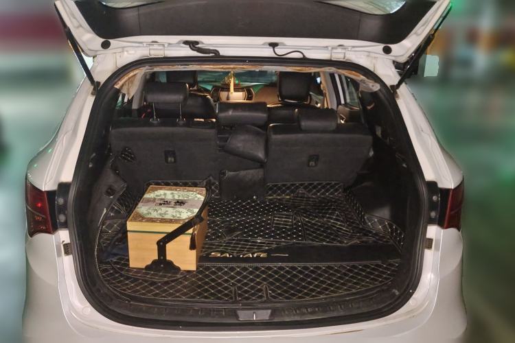 Used Hyundai Santa Fe 2015 2.4L Automatic Two-Wheel Drive Smart Version 5 Seats Trunk