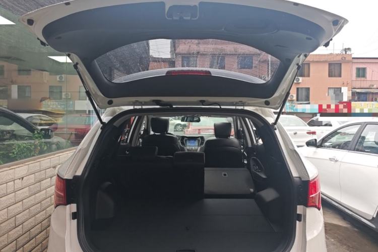 Used Hyundai Santa Fe 2015 2.4L Automatic Two-Wheel Drive Smart Version 5 Seats Trunk