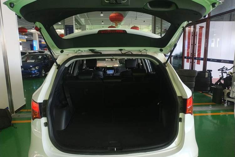 Used Hyundai Santa Fe 2015 2.0T Automatic 4x4 Smart 7-Seater Trunk