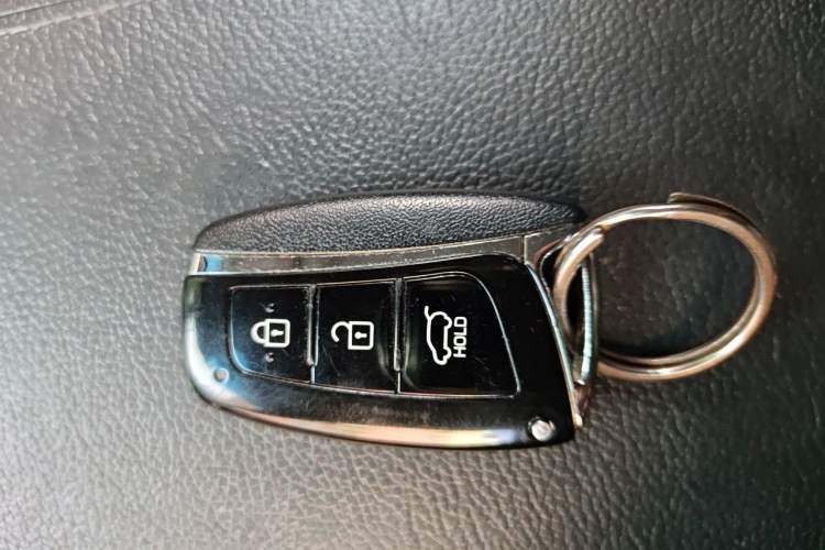 Used Hyundai Santa Fe 2015 2.0T Automatic 4x4 Smart 7-Seater Vehicle Key
