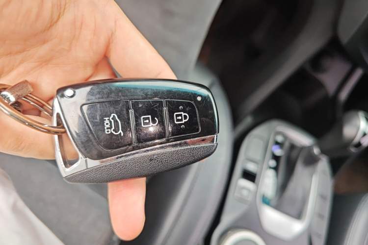 Used Hyundai Santa Fe 2015 2.0T Automatic Two-Wheel Drive Smart Version 5 Seats Vehicle Key