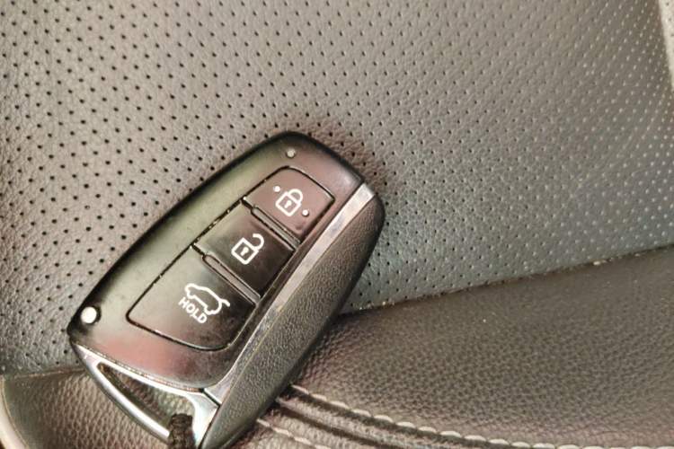 Used Hyundai Santa Fe 2015 2.0T Automatic 4x4 Top-Grade 7-Seater Vehicle Key