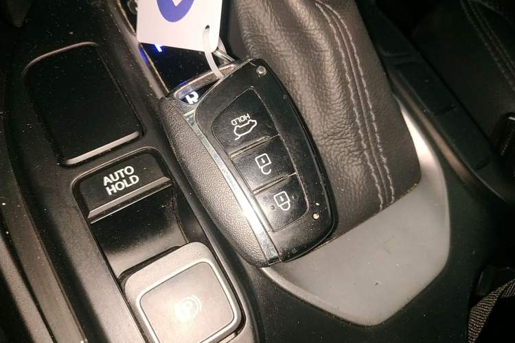 Used Hyundai Santa Fe 2015 2.0T Automatic 4x4 Smart 7-Seater Vehicle Key
