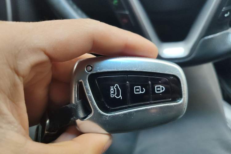 Used Hyundai Santa Fe 2015 2.0T Automatic Two-Wheel Drive Smart Version 5 Seats Vehicle Key