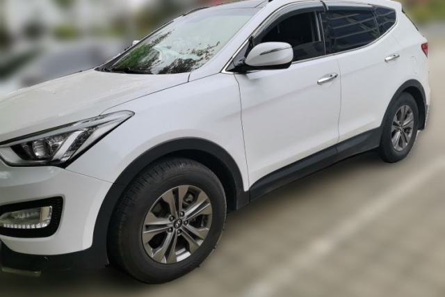 Used Hyundai Santa Fe 2015 2.4L Automatic Two-Wheel Drive Smart Version 5 Seats