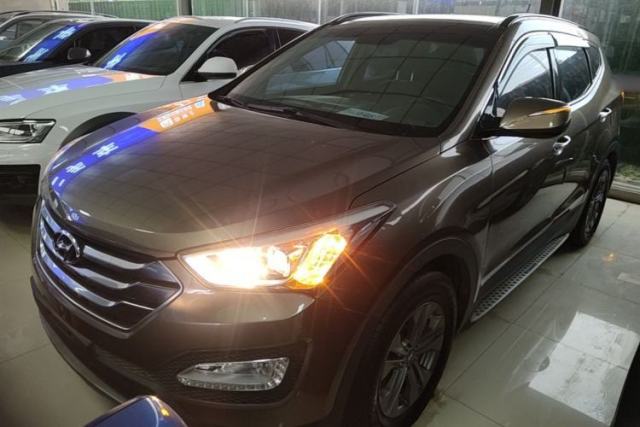 Used Hyundai Santa Fe 2015 2.4L Automatic Two-Wheel Drive Smart Version 5 Seats