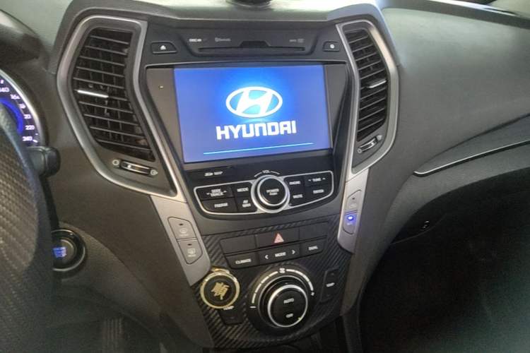 Used Hyundai Santa Fe 2015 2.4L Automatic Two-Wheel Drive Smart Version 5 Seats Audio And AC Panel