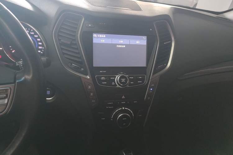 Used Hyundai Santa Fe 2015 2.0T Automatic 4x4 Smart 7-Seater Audio And AC Panel