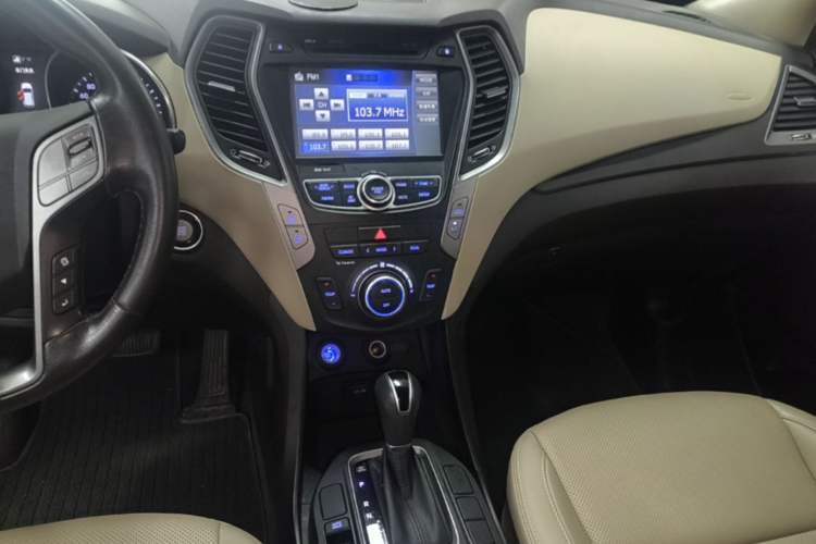Used Hyundai Santa Fe 2015 2.4L Automatic All-Wheel Drive Smart Version 5 Seats Audio And AC Panel