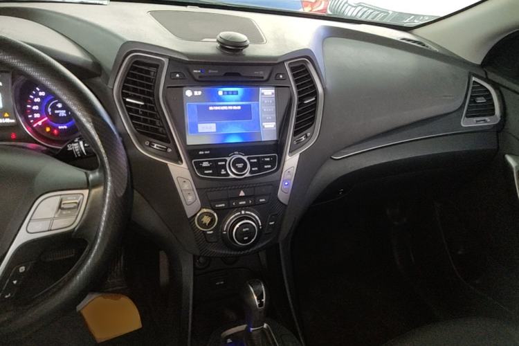 Used Hyundai Santa Fe 2015 2.4L Automatic Two-Wheel Drive Smart Version 5 Seats Center Console