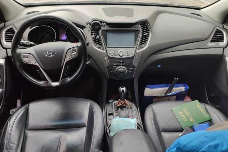 Used Hyundai Santa Fe 2015 2.0T Automatic Two-Wheel Drive Smart Version 5 Seats Center Console