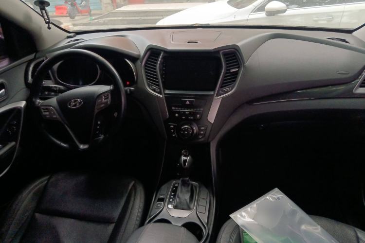 Used Hyundai Santa Fe 2015 2.4L Automatic Two-Wheel Drive Comfort Edition 5 Seats Center Console