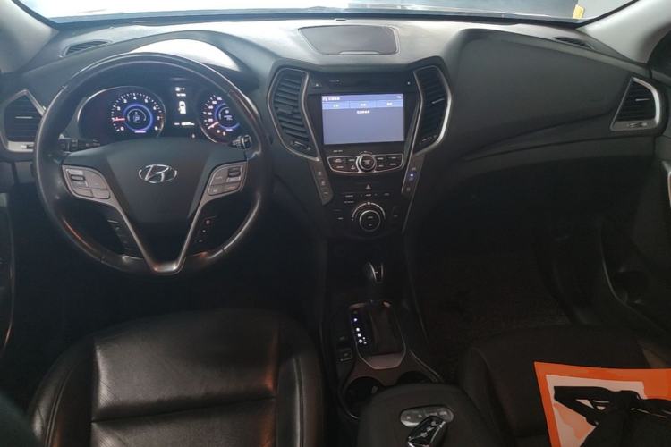 Used Hyundai Santa Fe 2015 2.0T Automatic 4x4 Smart 7-Seater Center Console