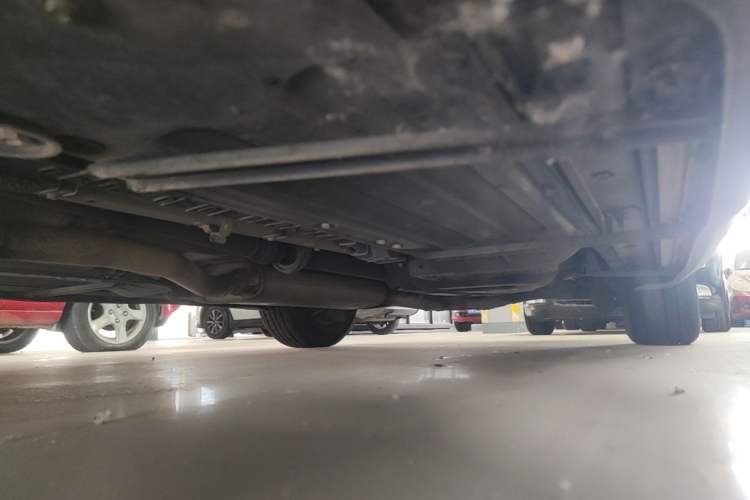 Used Hyundai Santa Fe 2015 2.0T Automatic 4x4 Smart 7-Seater Chassis Front Left