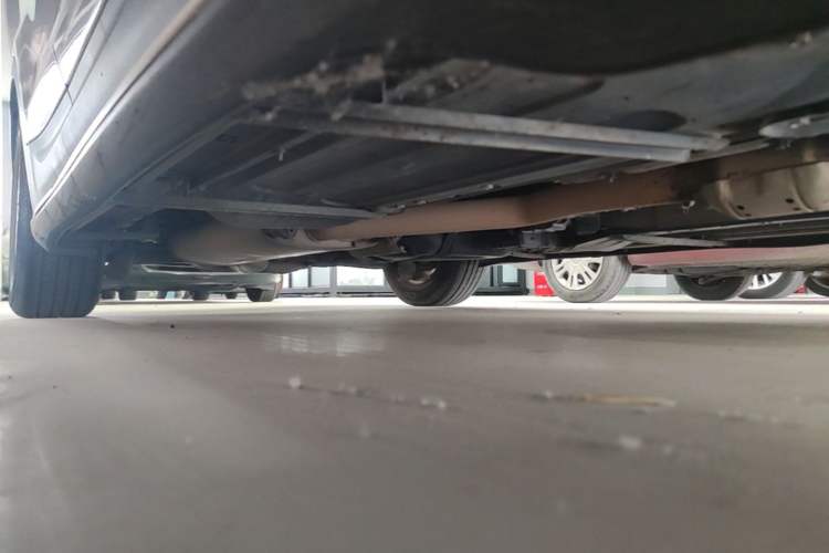Used Hyundai Santa Fe 2015 2.0T Automatic 4x4 Smart 7-Seater Chassis Front Right