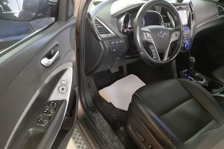 Used Hyundai Santa Fe 2015 2.4L Automatic Two-Wheel Drive Smart Version 5 Seats Driver Seat