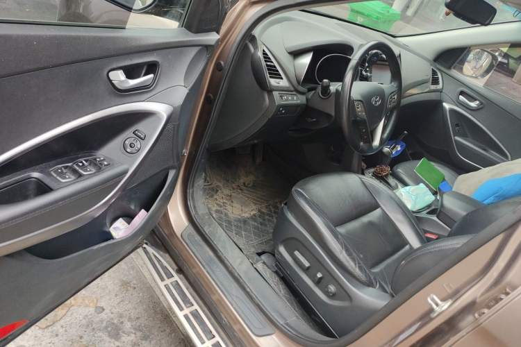 Used Hyundai Santa Fe 2015 2.0T Automatic Two-Wheel Drive Smart Version 5 Seats Driver Seat