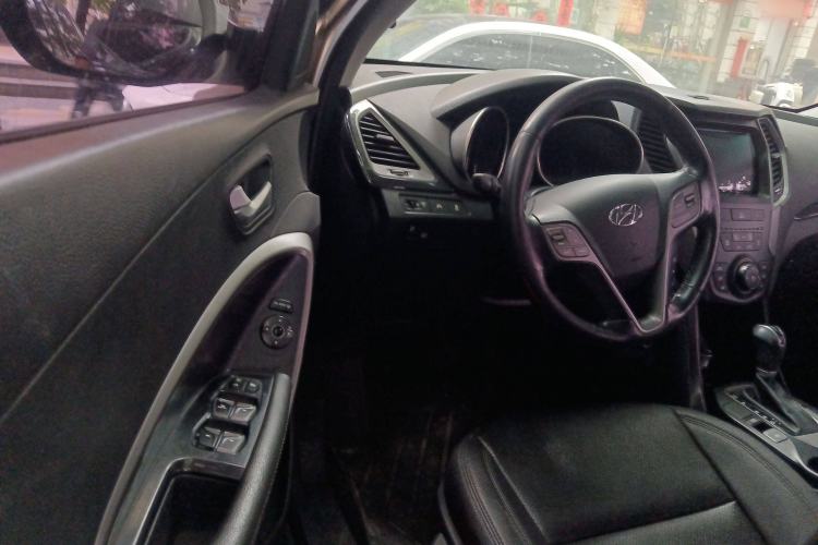 Used Hyundai Santa Fe 2015 2.4L Automatic Two-Wheel Drive Comfort Edition 5 Seats Driver Seat